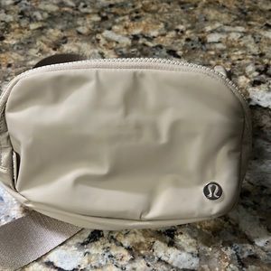 NWOT Lululemon everywhere belt bag in color “trench” VERY rare color.